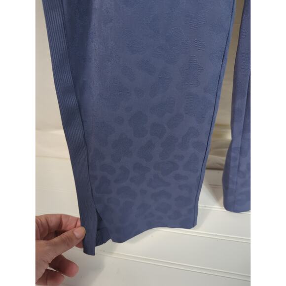 Athleta Brooklyn Textured Jumpsuit V Neck Leopard Print Purple Blue 10 - Picture 7 of 12